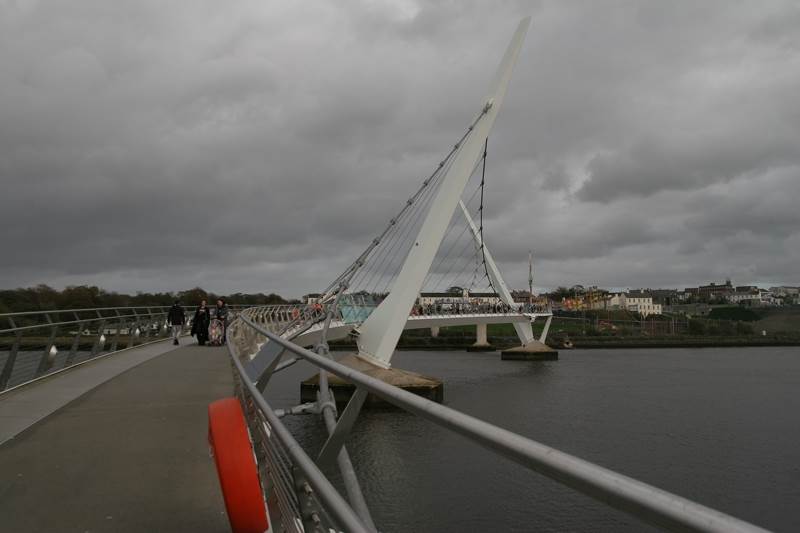 Piece bridge (Most miru) v Derryju