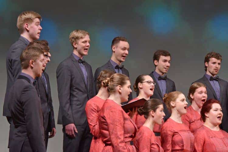 Youth Choir Balsis ima tridesetletni staž, v katerem je posnel kar 18 zgoščenk.